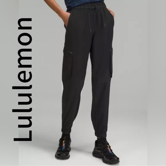 lululemon Relaxed Mid-Rise Cargo Pants - Picture 1 of 7